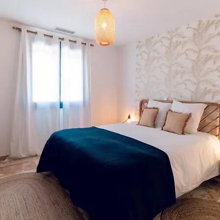 Margot Stunning Pool 500 M Vila