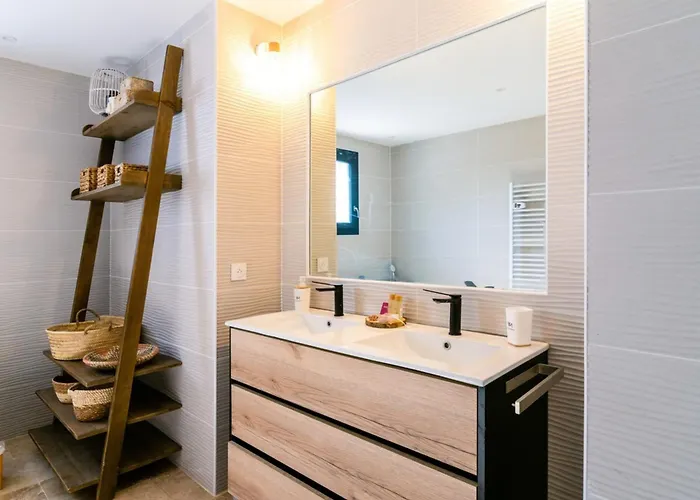 Margot Stunning Pool 500 M *